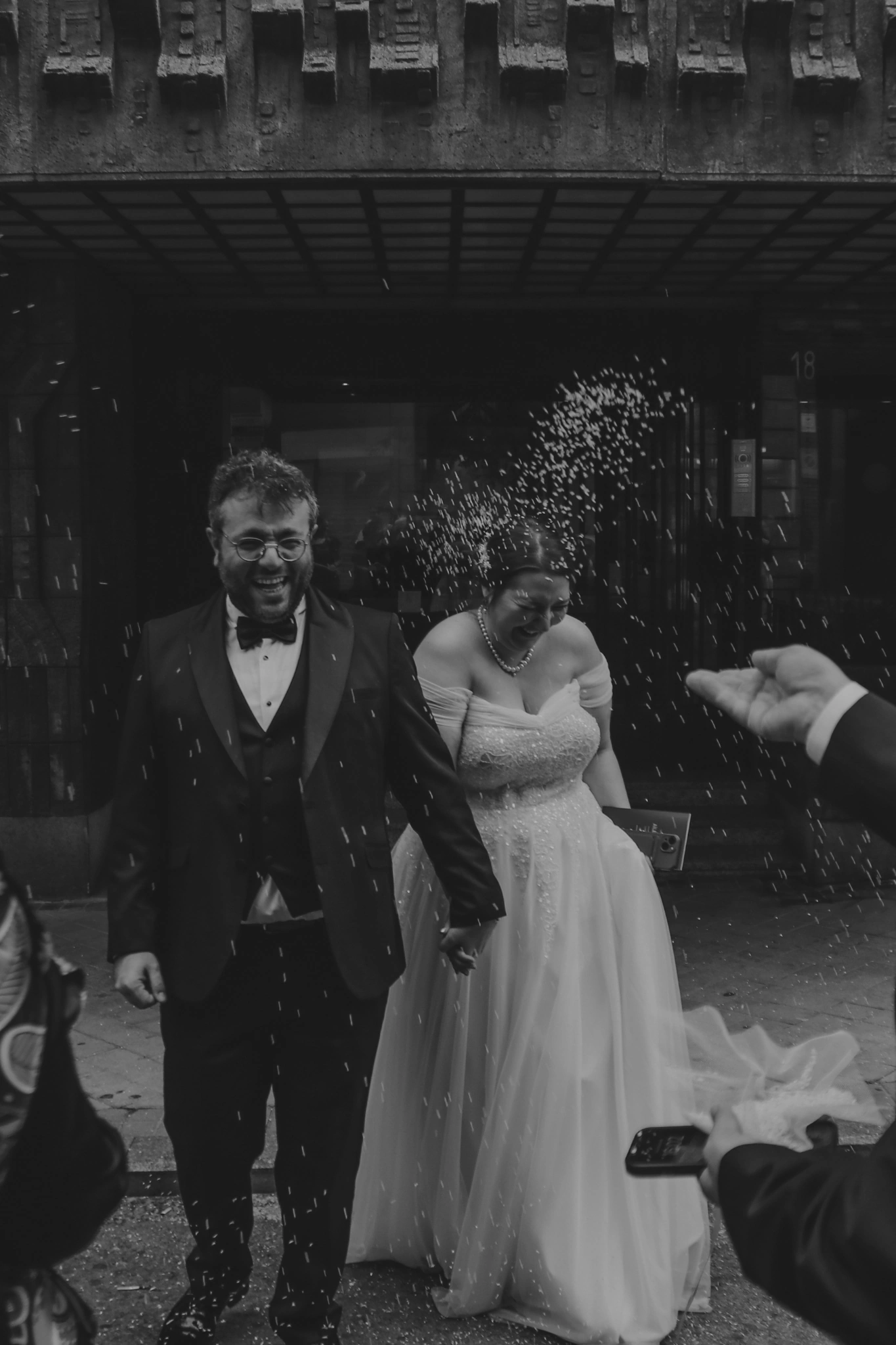 4. Salida de los novios: ¡El gran momento!​ Arturocordero.es - Fotógrafo de bodas y parejas en Madrid - Bodas - Arturo Cordero