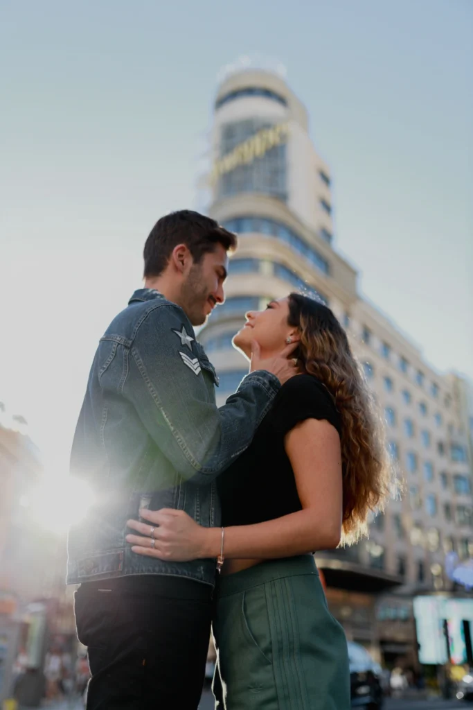 Arturo Cordero Fotografía-Fotógrafo en Madrid-Sesiones de fotos-familia-compromiso-bodas-retratos-postboda--lugares-Gran-vía-Callao (3)