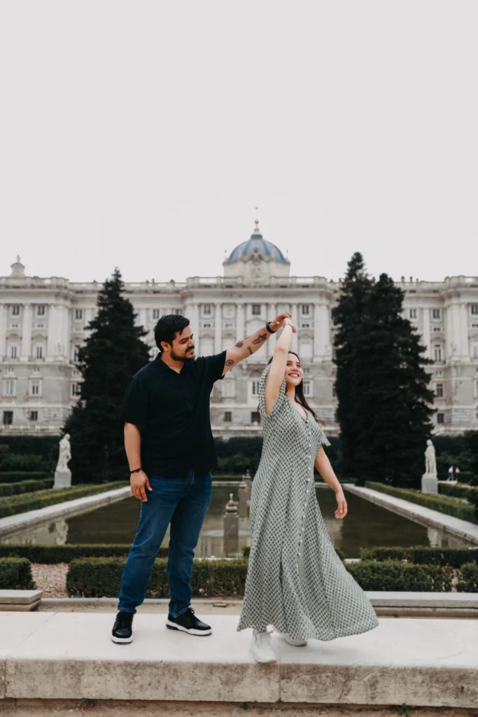 Arturo Cordero Fotografía-Fotógrafo en Madrid-Sesiones de fotos-familia-compromiso-bodas-retratos-postboda--lugares-Palacio-Real-Jardines-sabatini-catedral-almudena1