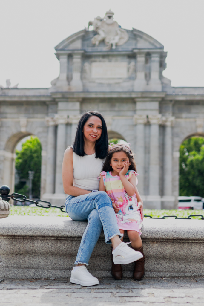 Arturo Cordero Fotografía-Fotógrafo en Madrid-Sesiones de fotos-familia-compromiso-bodas-retratos-postboda--lugares-Puerta-Alcalá-retiro