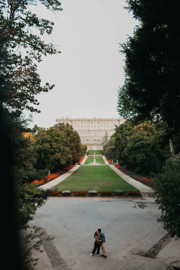 Arturo Cordero Fotografía-Fotógrafo en Madrid-Sesiones de fotos-familia-compromiso-bodas-retratos-postboda-parque retiro-lugares-Campo-Del-Moro-Jardin (3)