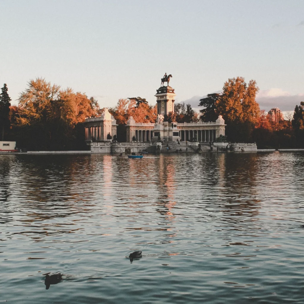 Arturo Cordero Fotografía-Fotógrafo en Madrid-Sesiones de fotos-familia-compromiso-bodas-retratos-postboda-parque retiro-lugares-Parque-retiro-estanque
