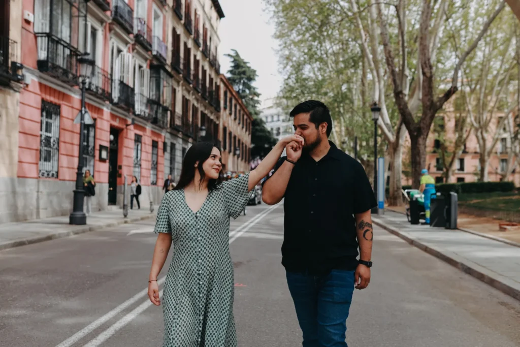 Sesiones de fotos en pareja en Madrid_ www.arturocordero.es Fotógrafo en Madrid - enamorados novios pareja