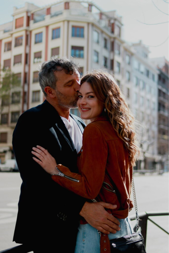sesion-fotografia-pareja - www.arturocordero.es Fotógrafo en Madrid Barrio Salamanca Calle Serrano - Parque Retiro - pareja - novios (2)