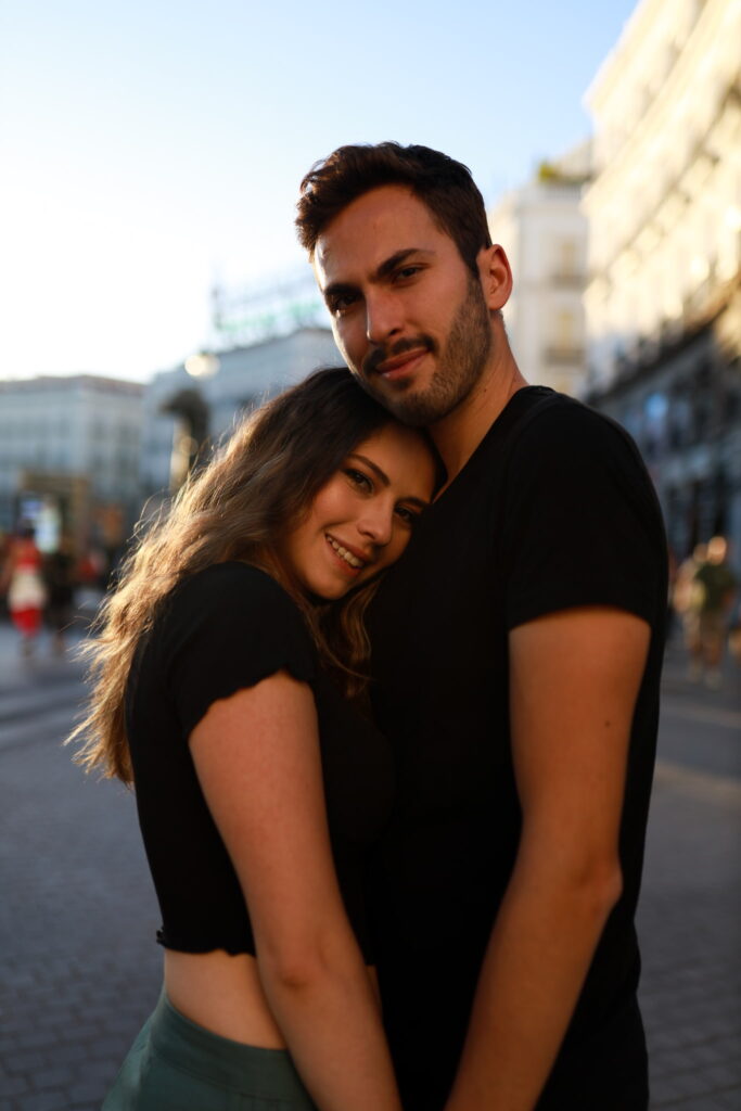 sesion-fotografia-pareja - www.arturocordero.es Fotógrafo en Madrid Puerta del Sol Novios - prometidos - foto tour Madrid - enamorados (4)