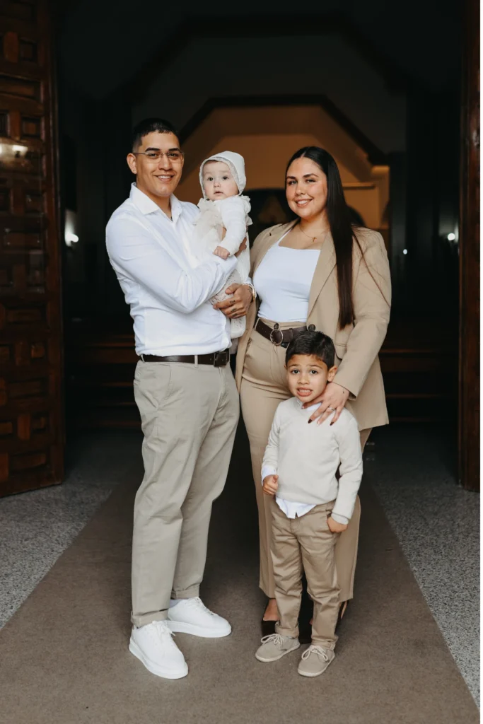 www.arturocordero.es Arturo Cordero Fotografía – Fotógrafo de Familias en Madrid – Sesiones de Fotos Familiares, Bebés, Bautizos y Revelación de Sexo - Iglesia Villaviciosa de Odón (2)